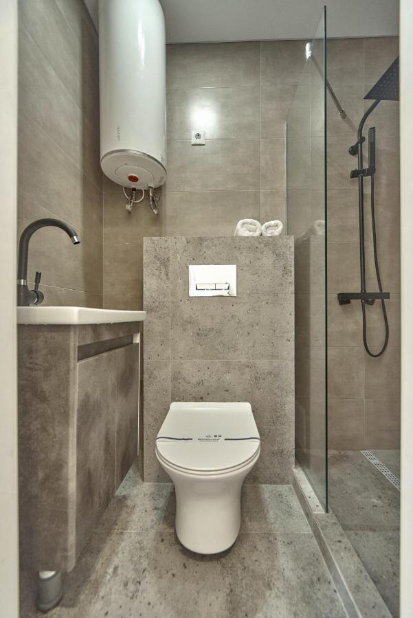 Hotel White