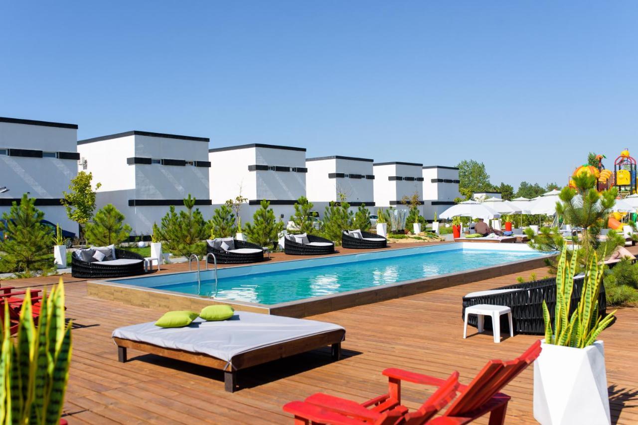 Hotel White
