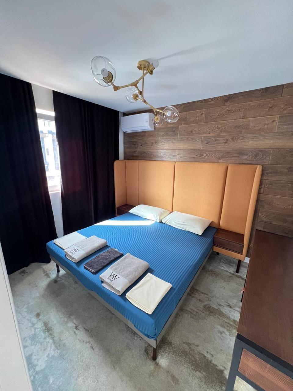 Hotel White